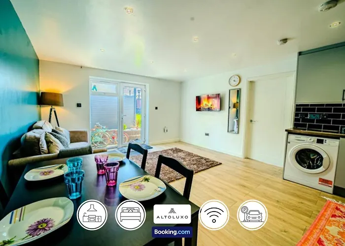 Stylish & Comfy 1 Bedroom By Altoluxoexperience Short Lets & Serviced Accommodation With Free Wifi & Parking