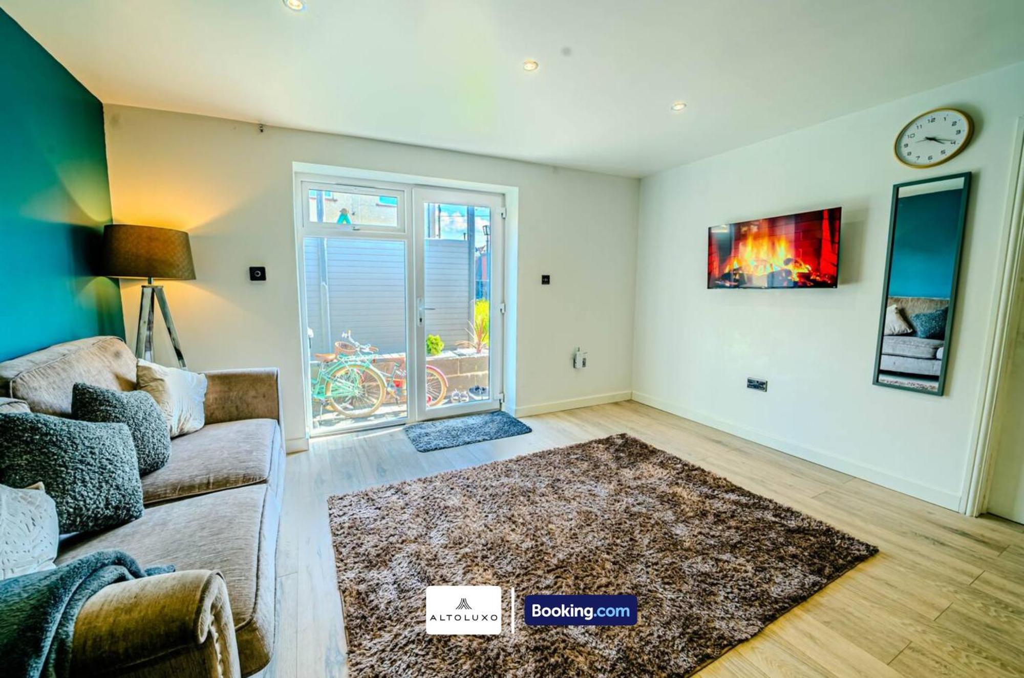 Stylish & Comfy 1 Bedroom By Altoluxoexperience Short Lets & Serviced With Free Wifi & Parking *
