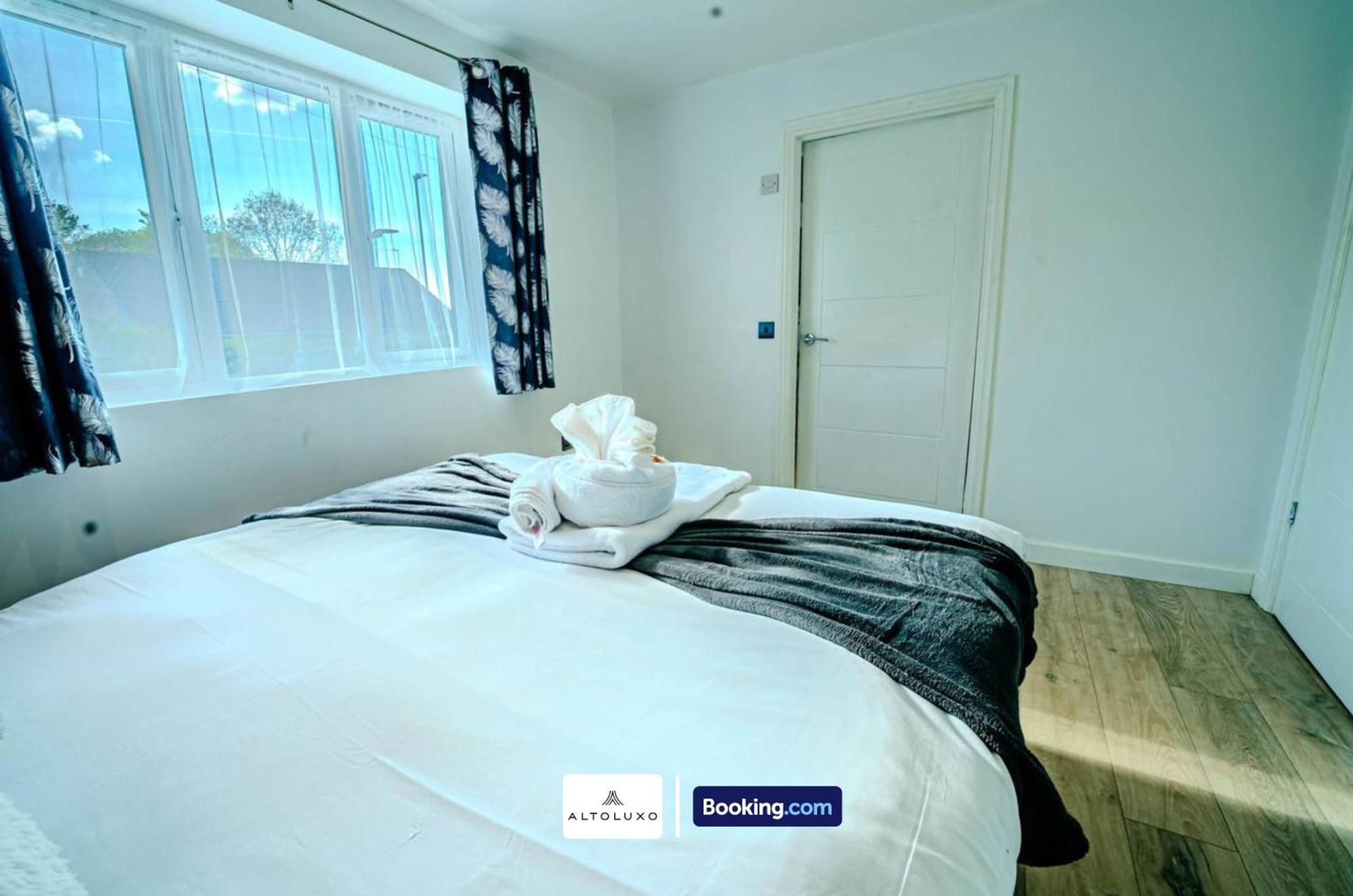 Stylish & Comfy 1 Bedroom By Altoluxoexperience Short Lets & Serviced With Free Wifi & Parking * Bristol